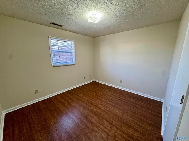 Building Photo - 508 McClellan St E