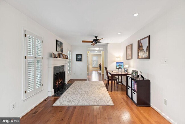 Building Photo - 6603 Forsythia St