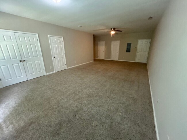 Building Photo - 4 Bedroom | 3.5 Bedroom Raleigh Townhome