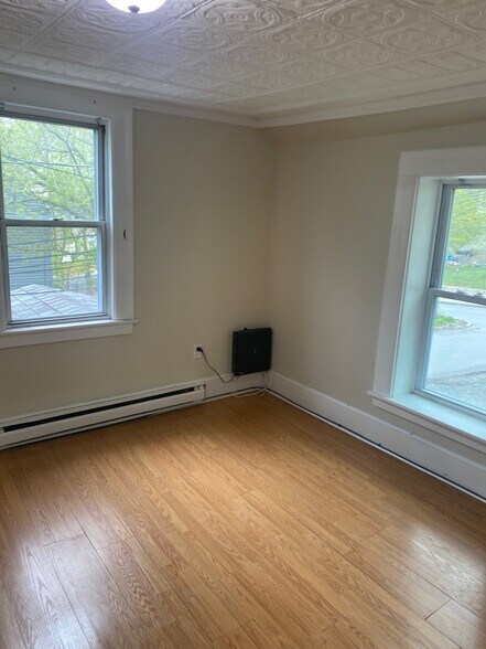 Building Photo - 6 Winter Ave