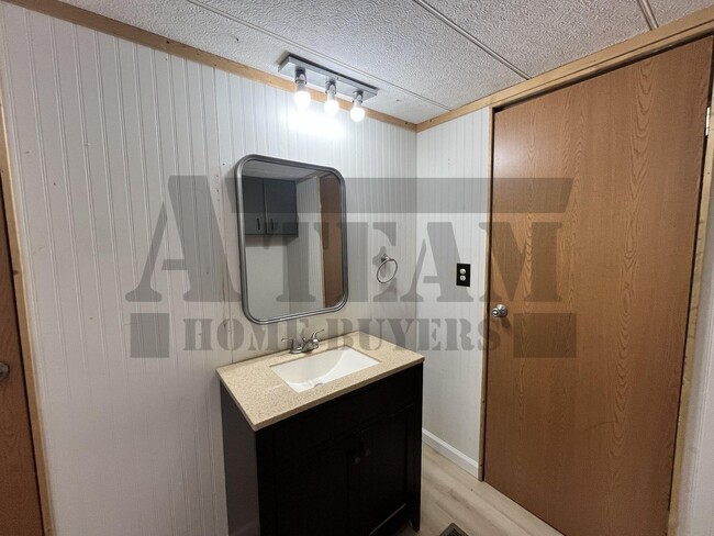 Building Photo - Charming 2-bedroom, 1-bathroom home!