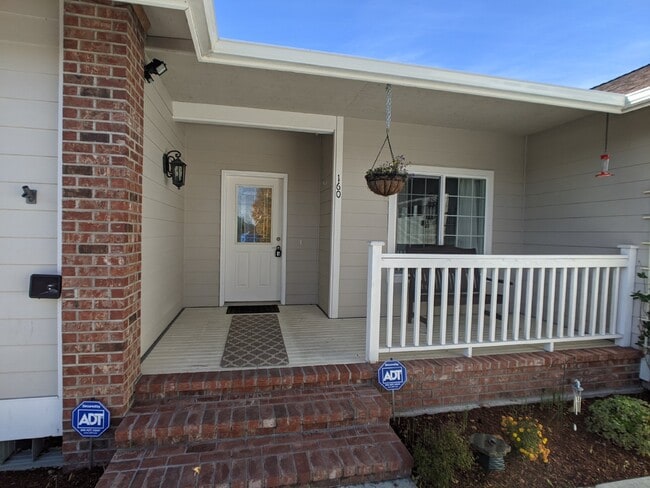 Building Photo - 3 bed 2 bath in Sequim