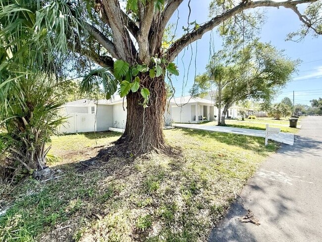 Building Photo - 2712 60th Ave N