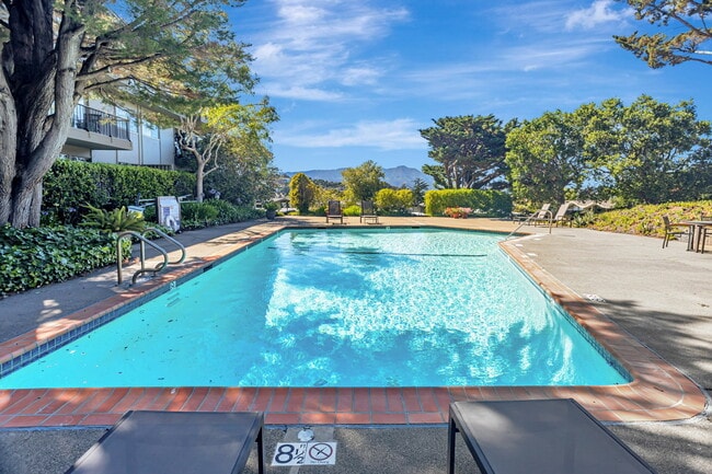 Building Photo - 363 Eden Roc Dr