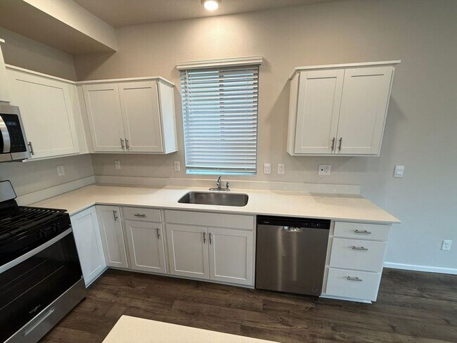 Building Photo - 4833 Thyme Ave NE