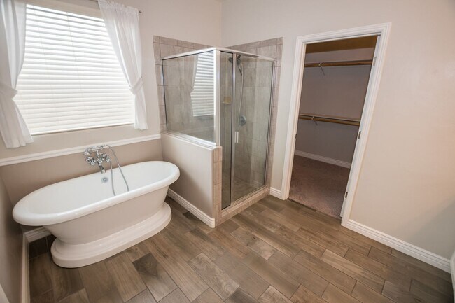 Building Photo - Executive home in The Estates at Holiday! ...