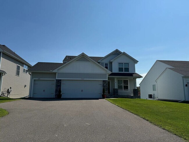Building Photo - 4 bed house available in otsego!