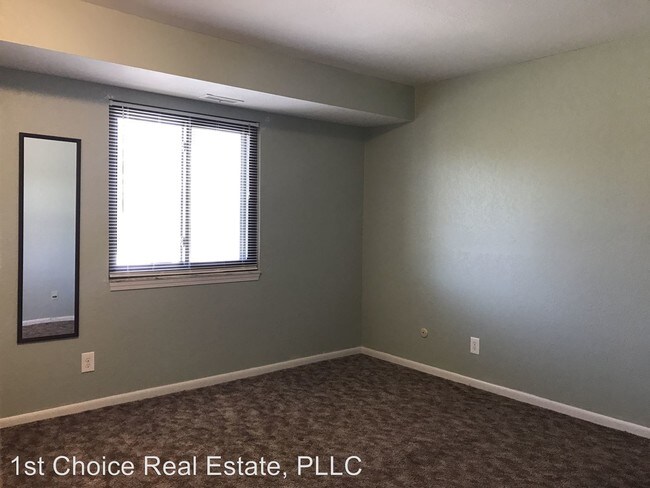 Building Photo - 1717 Maple Rdg