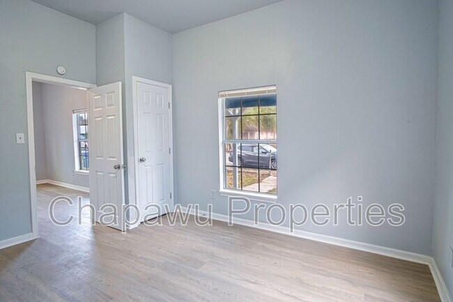 Building Photo - 1412 Hays St