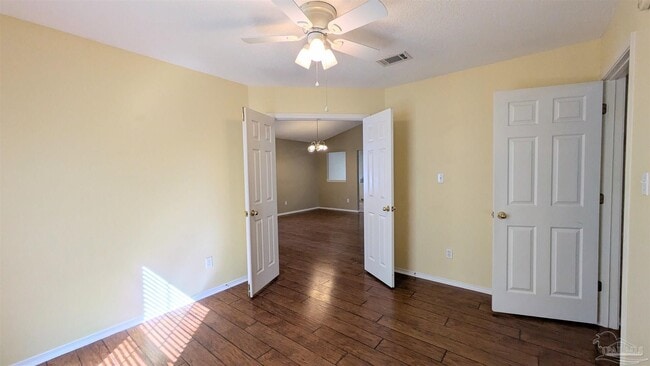 Building Photo - 213 Mirabelle Cir