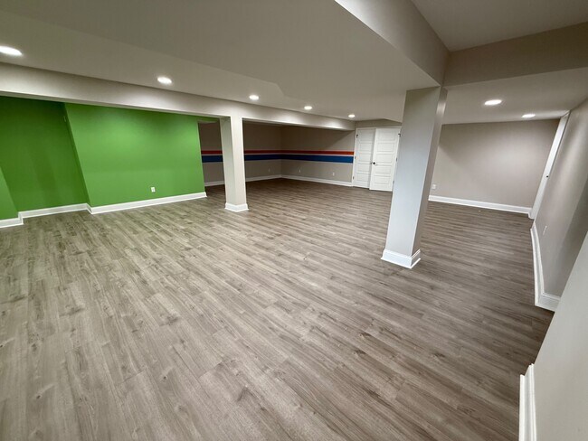 Building Photo - 6346 Walker Ct