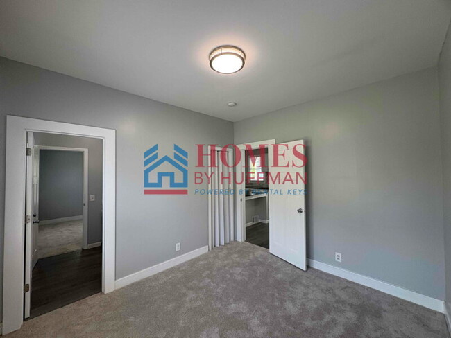 Building Photo - Two Bedroom House | Updated Unit