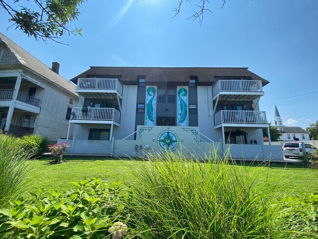 Interior Photo - 404 5th Ave