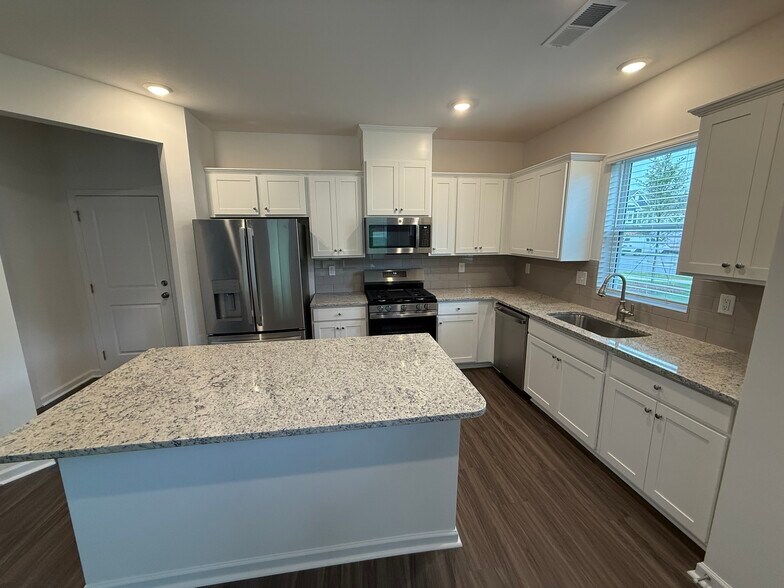 Building Photo - 3238 Lilac Grove Dr