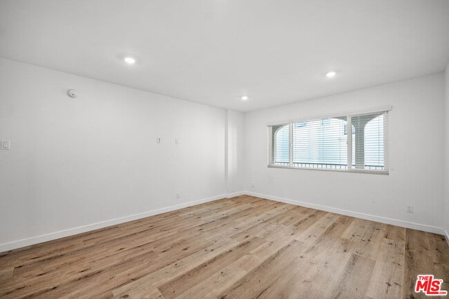 Building Photo - 1650 S Bentley Ave