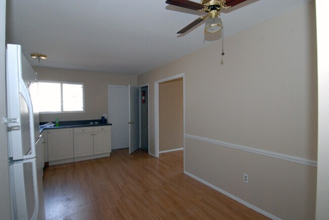 Building Photo - 10 Jenny Lind Dr