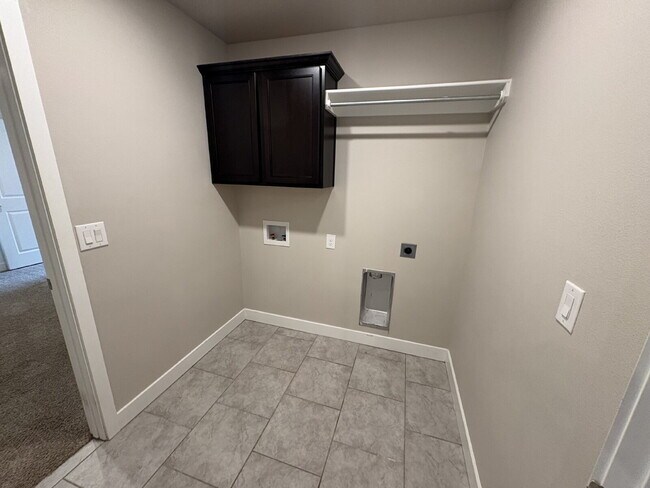 Building Photo - Stunning Three Bedroom In Bell Farms!