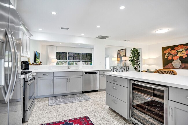 Building Photo - 221 N Swinton Ave