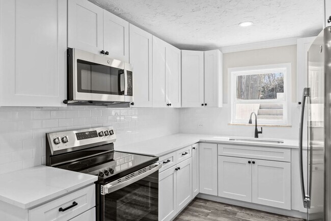 Building Photo - 3BR/2BA Cottage that's on the Rive – Minutes from Downtown Knoxville and Maryville