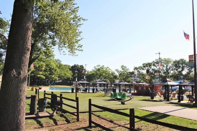 Building Photo - 762 5th St