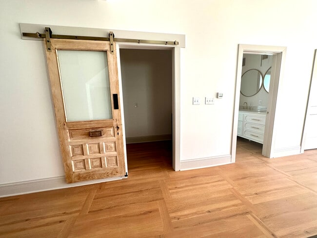Entry to pantry/laundry - 603 E Morris St