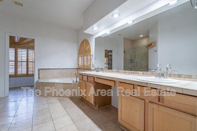 Building Photo - 4663 S Oleander Dr