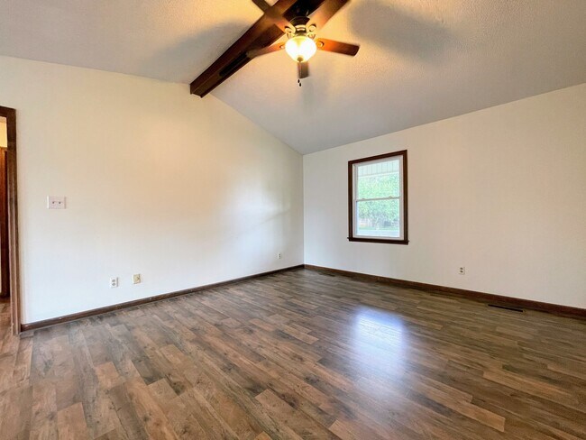 Building Photo - 112 Hazelwood Dr