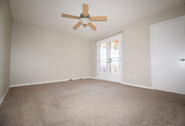 Building Photo - Beautifully remodeled Scottsdale condo bac...