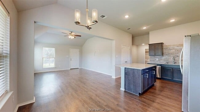 Building Photo - 803 Meadow Brook Dr