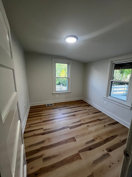 Building Photo - 5405 Quintana St