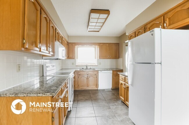 Building Photo - 1708 Stasi Ave