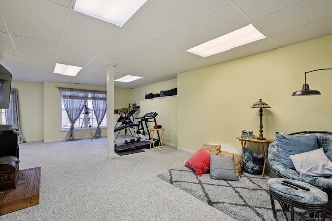 Building Photo - 45 Pocono Ln