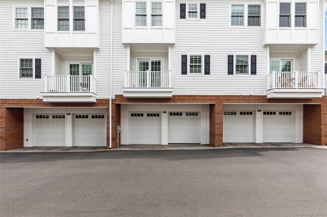 Building Photo - 902 Mill Creek S