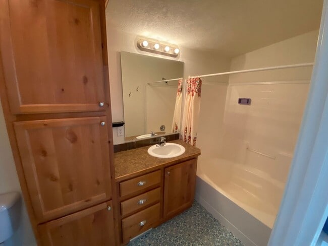 Building Photo - 3 bedroom 2 bath Manufactured home