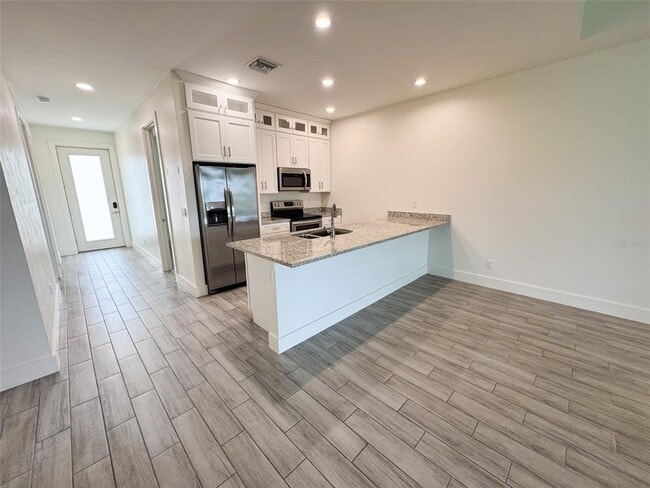 Building Photo - 2301 Magdalina Dr
