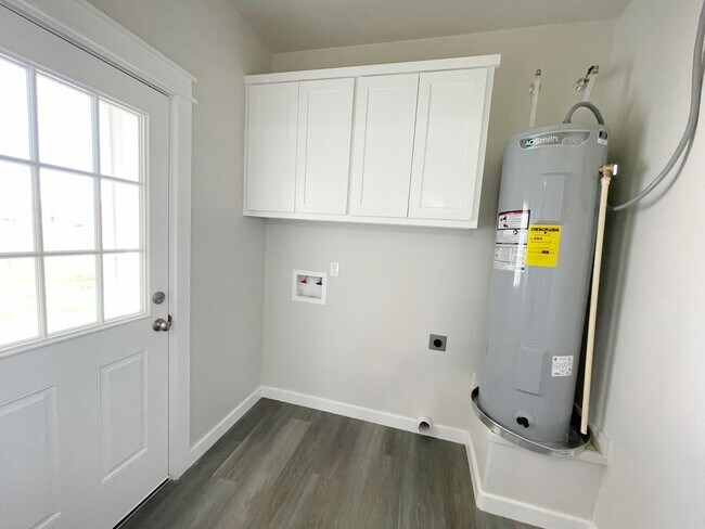 Building Photo - Beautiful 4 bedroom 2 Bath Home in New Community