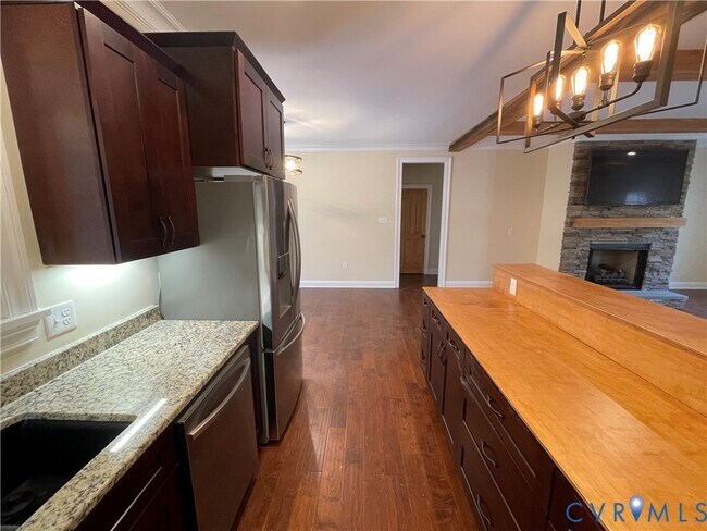 Building Photo - 2948 Pineview Dr