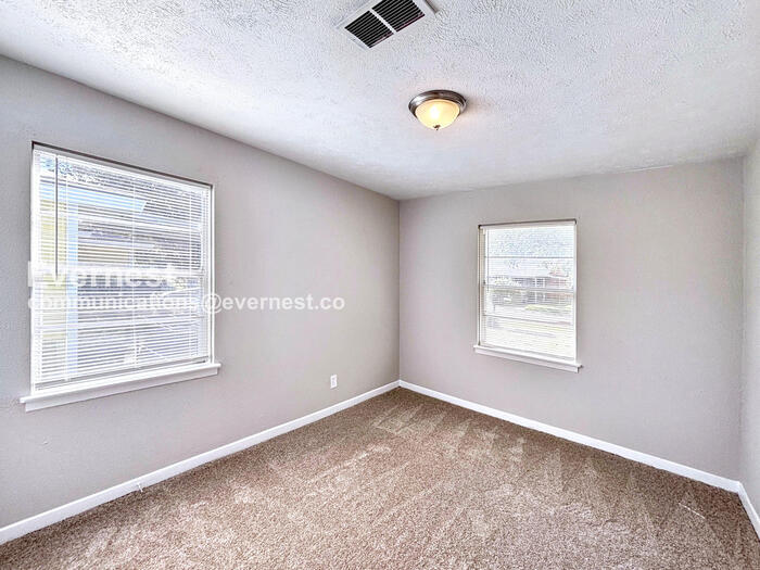 Building Photo - 3719 Dumbarton Rd