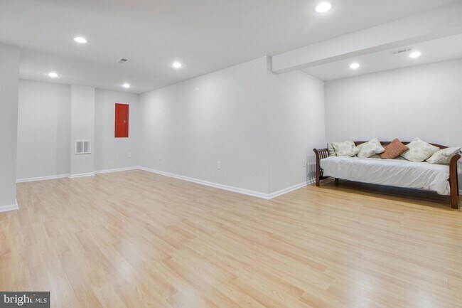 Building Photo - 115 Richard Dr SE