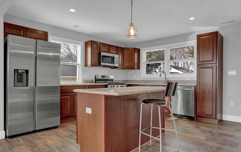 Building Photo - 5922 Benton Heights Ave