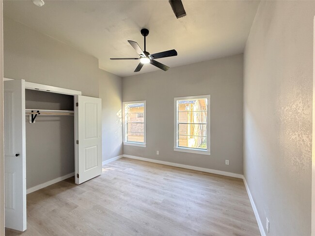 Building Photo - 2209 Gano St