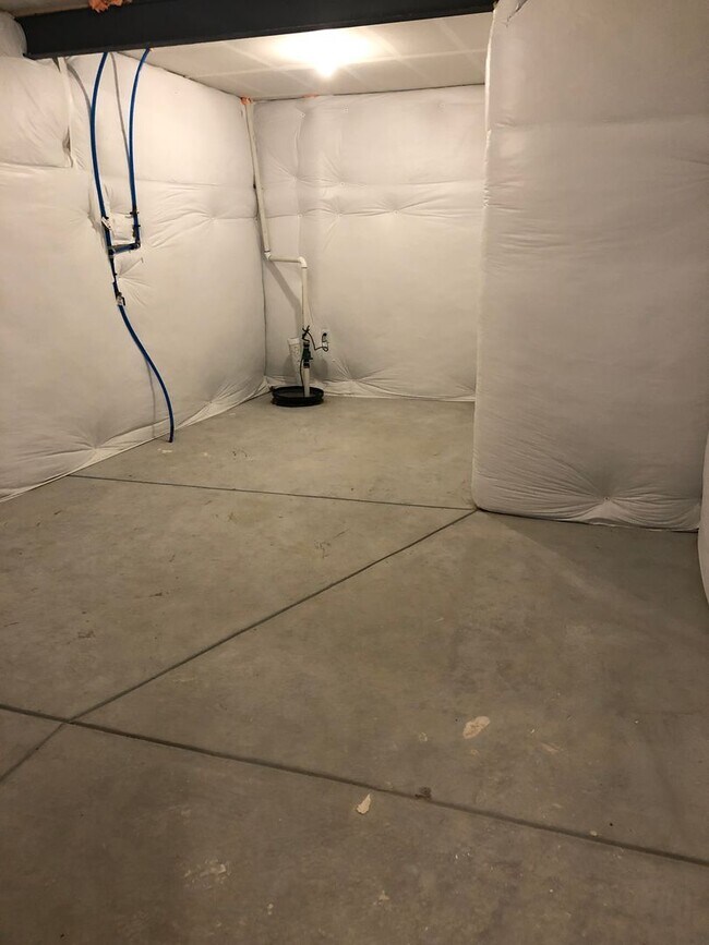 Building Photo - HUGE 3BR Home Built in 2020 with Office, Loft & Mountain Views