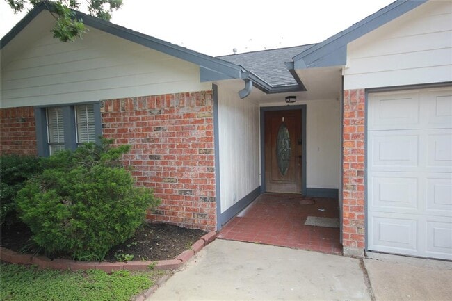 Building Photo - 22138 Birch Valley Dr