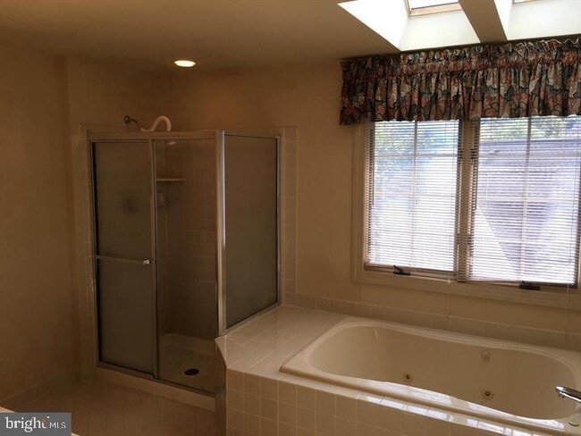 Building Photo - 185 Daylesford Blvd