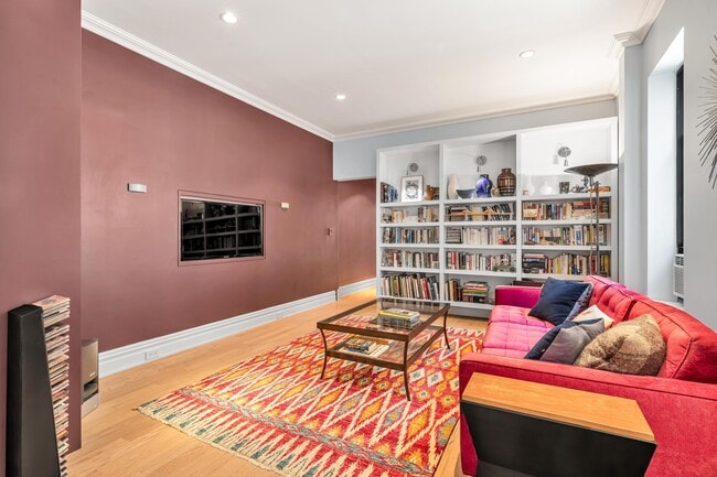 Building Photo - 327 W 83rd St