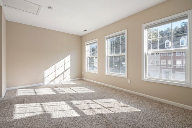 Building Photo - Delta Ridge Darling!  Available Now!  3BR Plus Den!