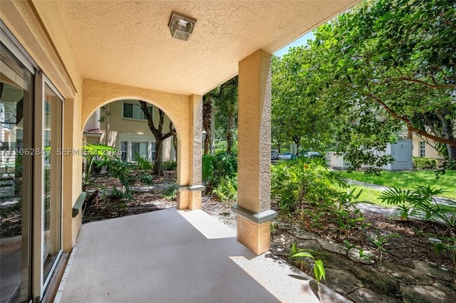 Building Photo - 2482 Centergate Dr