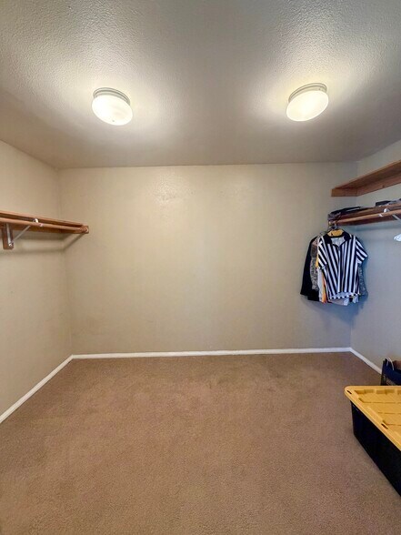 Building Photo - 10095 Kings Ct