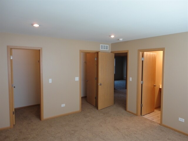 Building Photo - 1319 Roth Dr