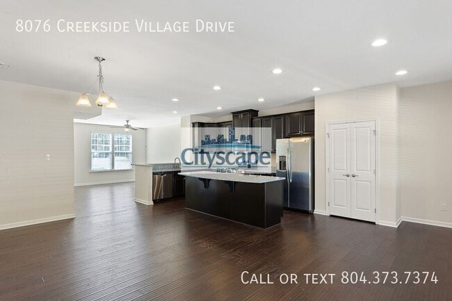 Building Photo - 8076 Creekside Village Dr